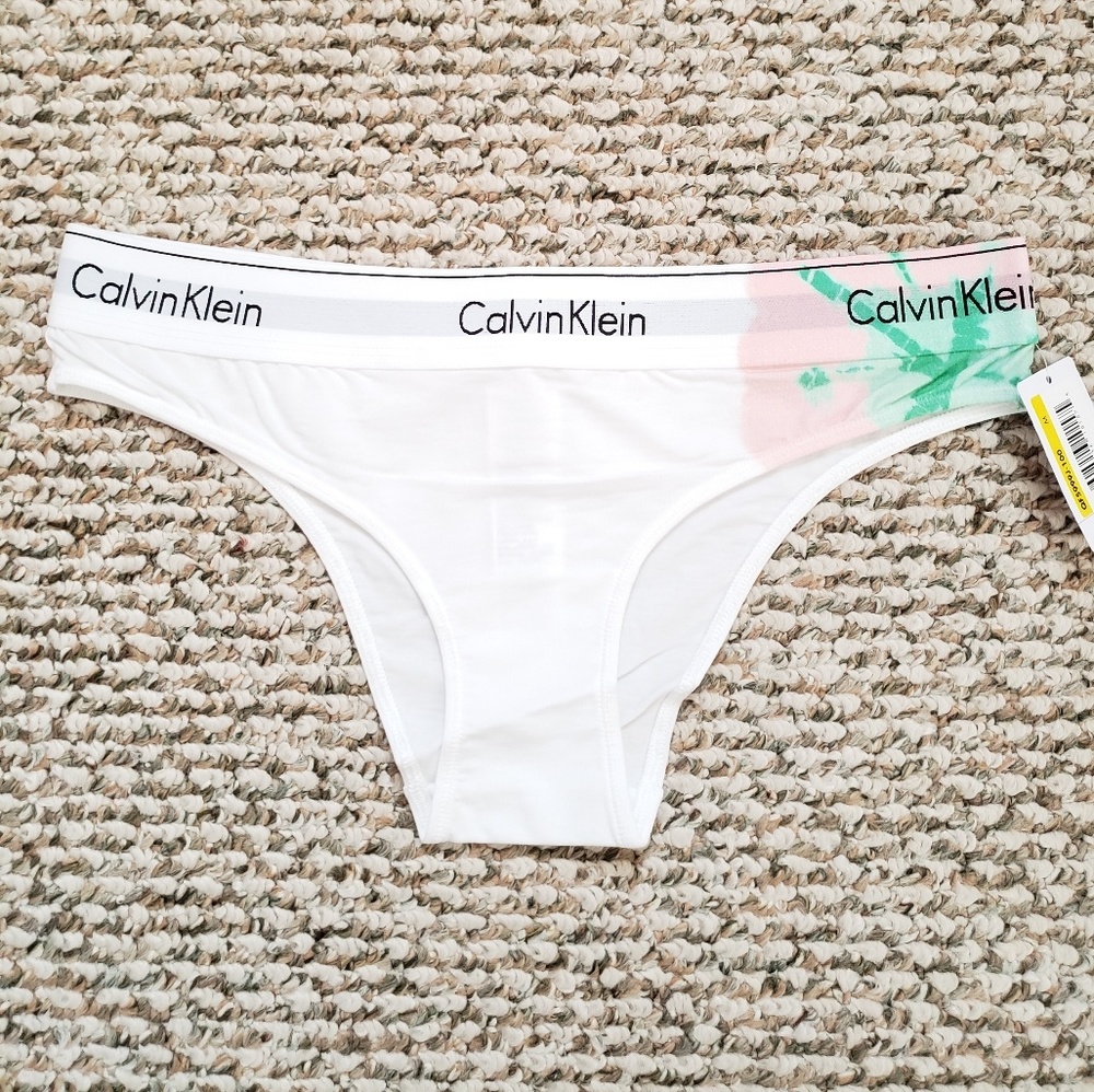 Calvin Klein Racerback Bra & Tanga - Picture 4 of 8